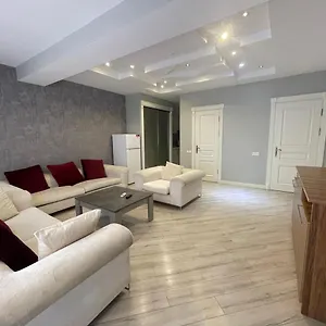 https://luxe-azure-apartment.aboutbakuhotels.com
