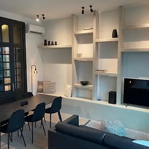 Apartment 3 Bedroom Art-nouveau With Free Parking