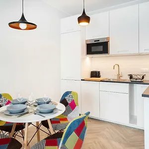 https://apartments-rondo-wiatraczna.warsawhotelspoland.com